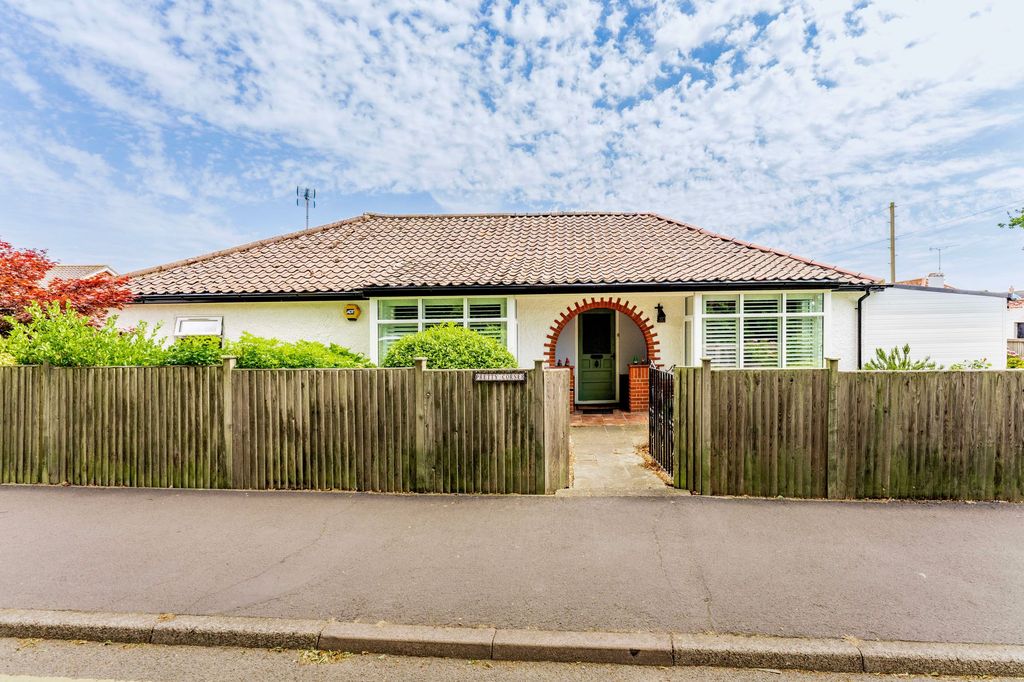 Property photo 1 of 28