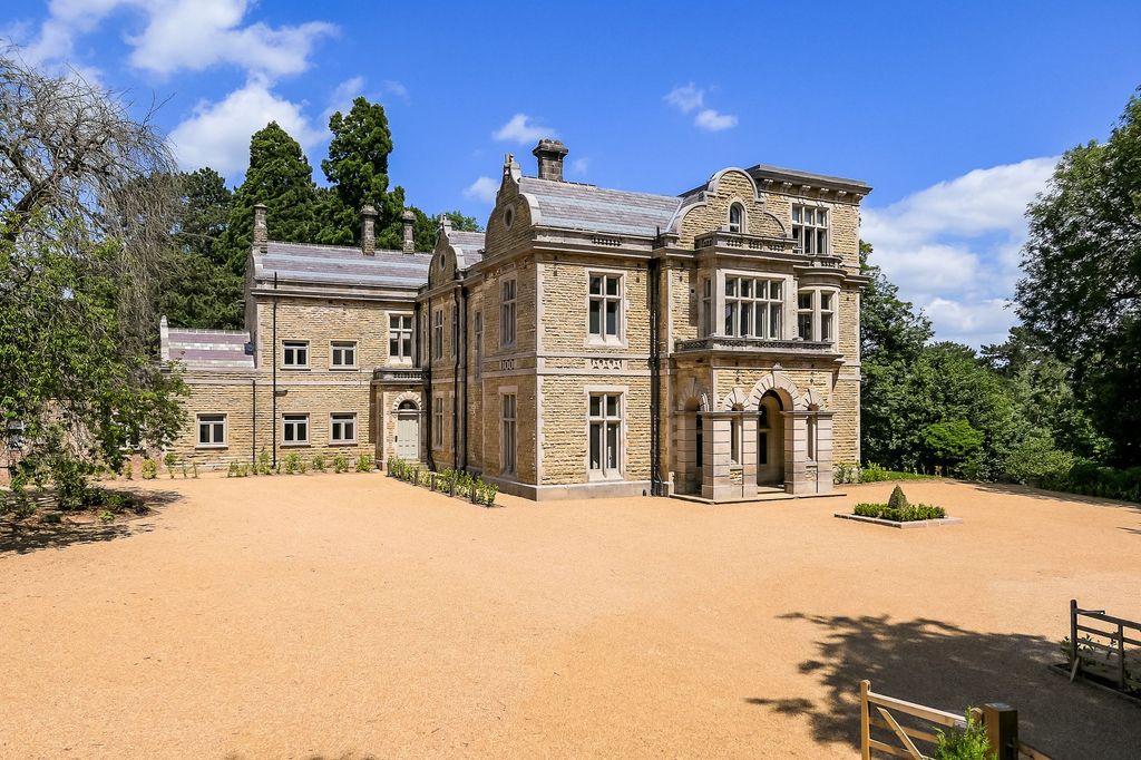 Property photo 1 of 10