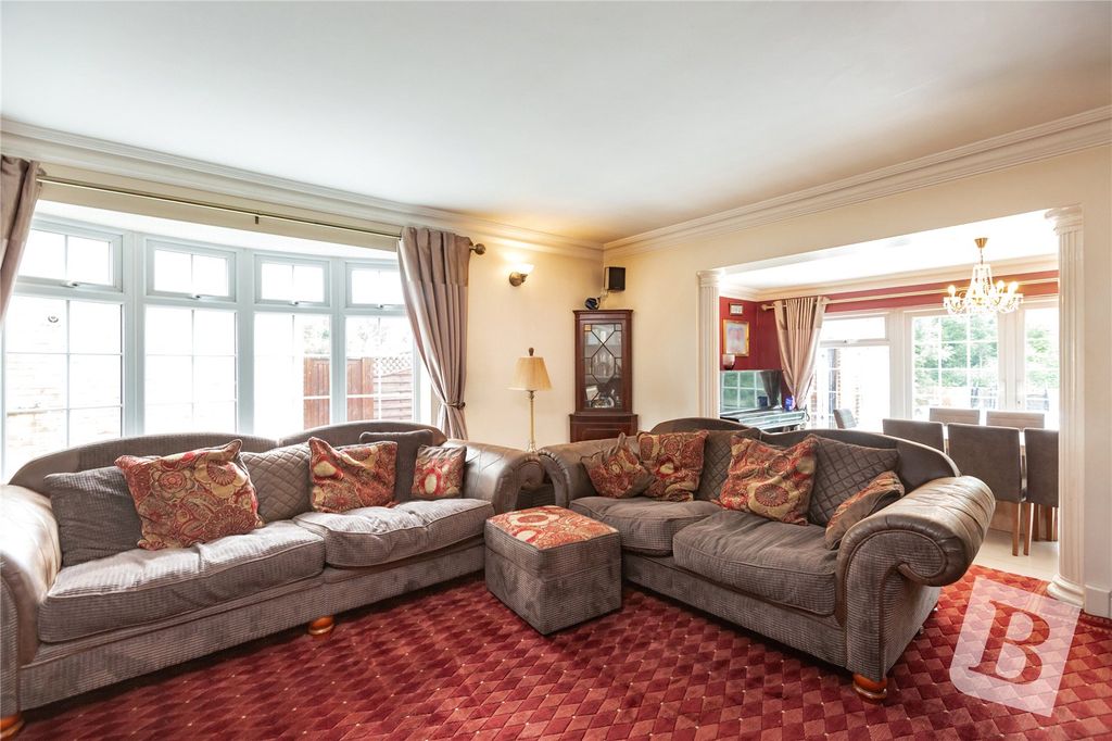 Property photo 3 of 18 Living Room