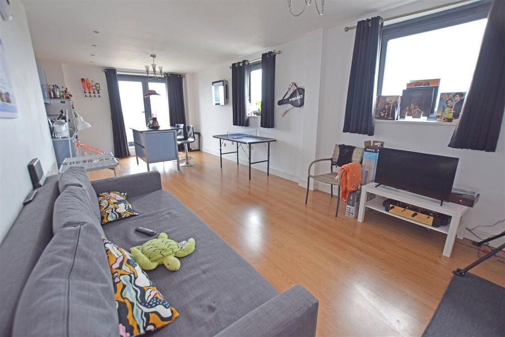 Property photo 2 of 12 Lounge.Jpg