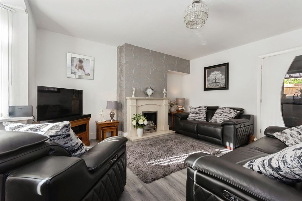 Property photo 2 of 19 Pbox-Img.Jpg