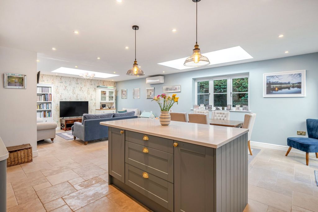 Property photo 3 of 16 Kitchen