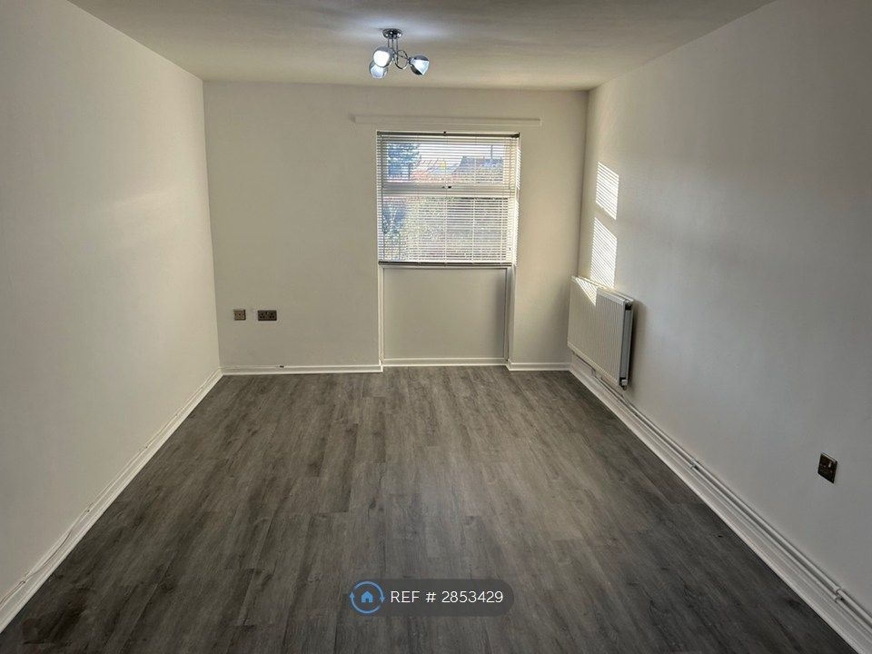 Property photo 3 of 17 Lounge