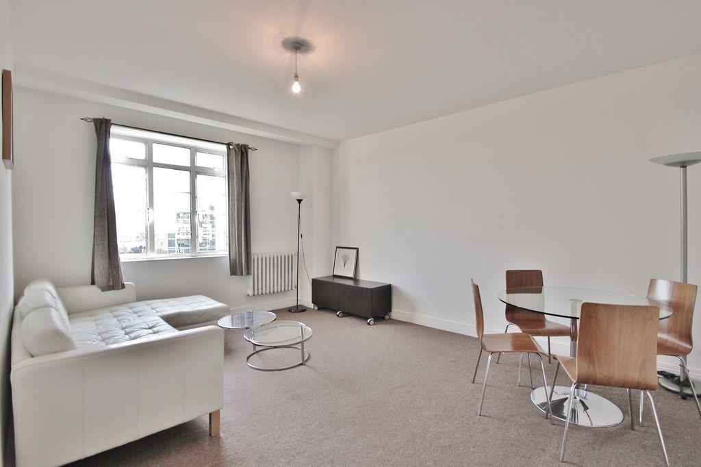 Property photo 1 of 17 Photo 8