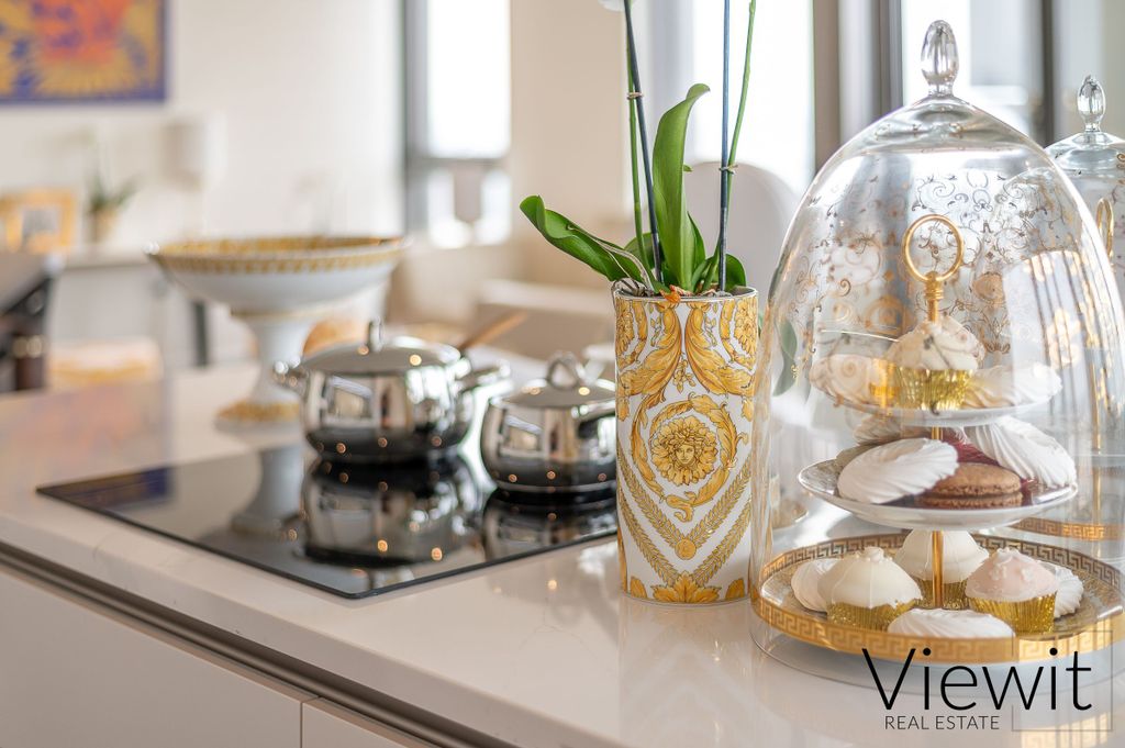 Property photo 3 of 33