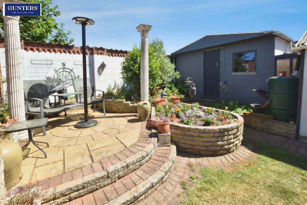 Property photo 3 of 25 Garden