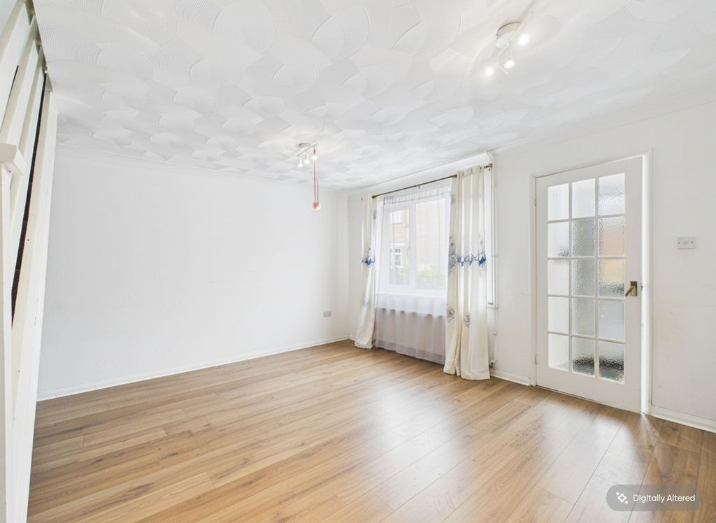 Property photo 2 of 8 Cam01909G0-Pr0479-Still011-001