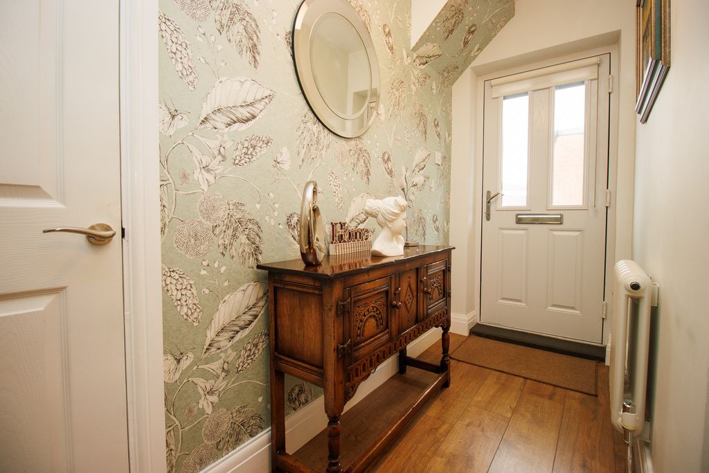 Property photo 2 of 26