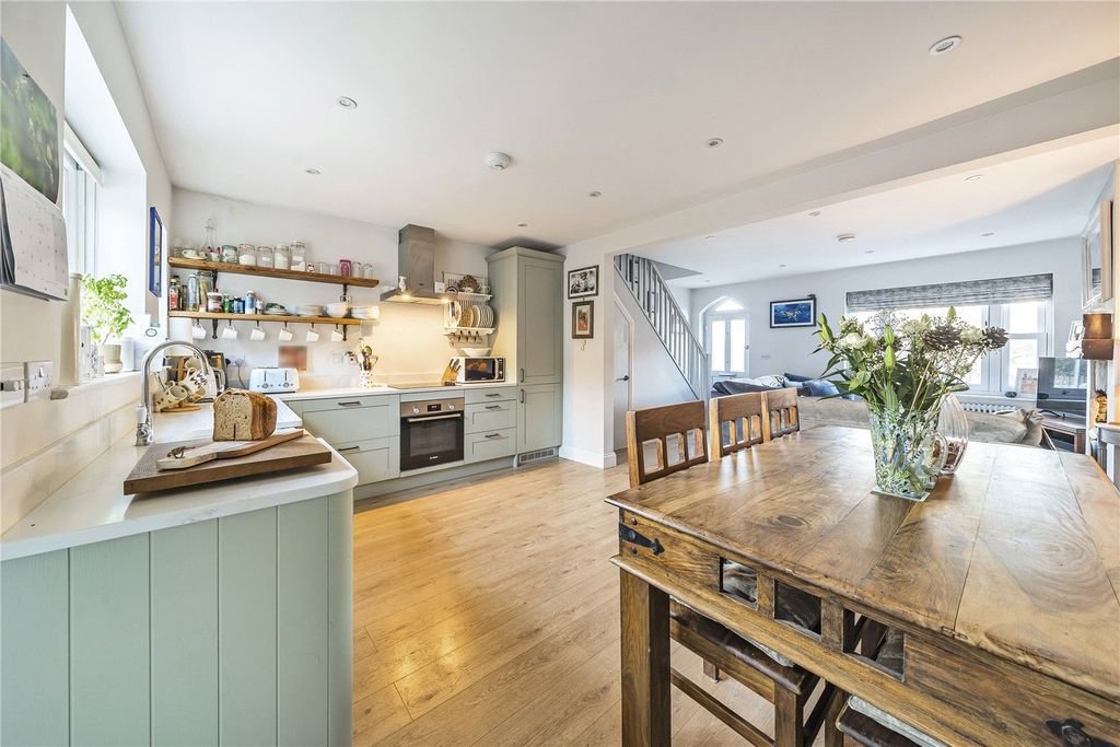 Property photo 2 of 25 Picture No. 33