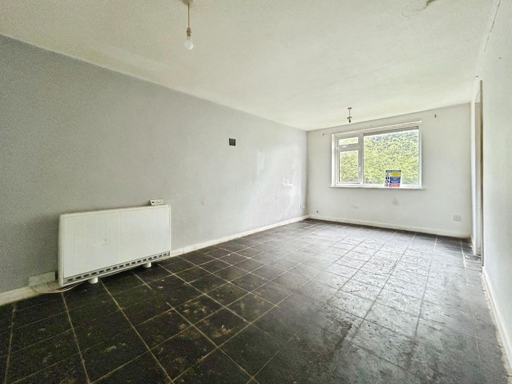 Property photo 3 of 10 98128Ab3-Image00005.Jpeg