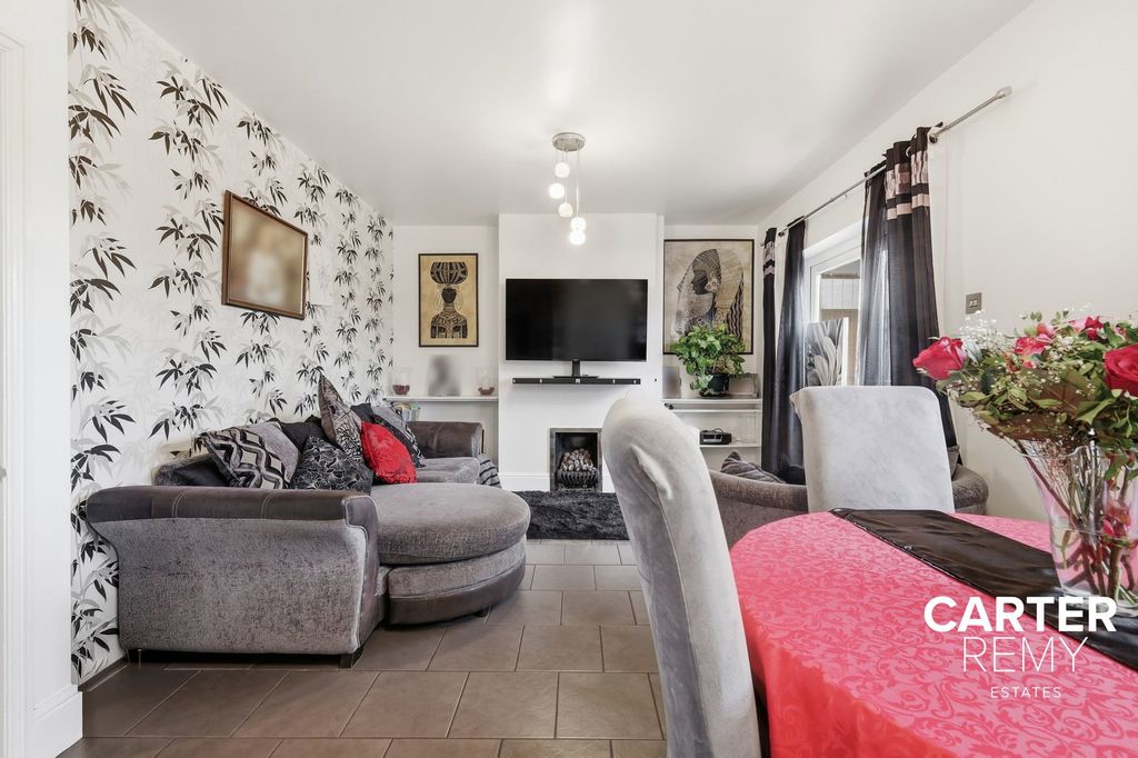 Property photo 3 of 27