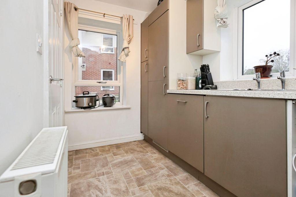Property photo 3 of 22 Kitchen