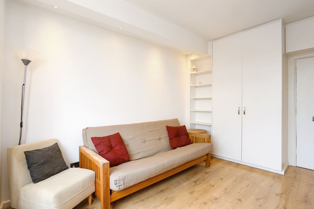 Property photo 3 of 7 Reception (3)