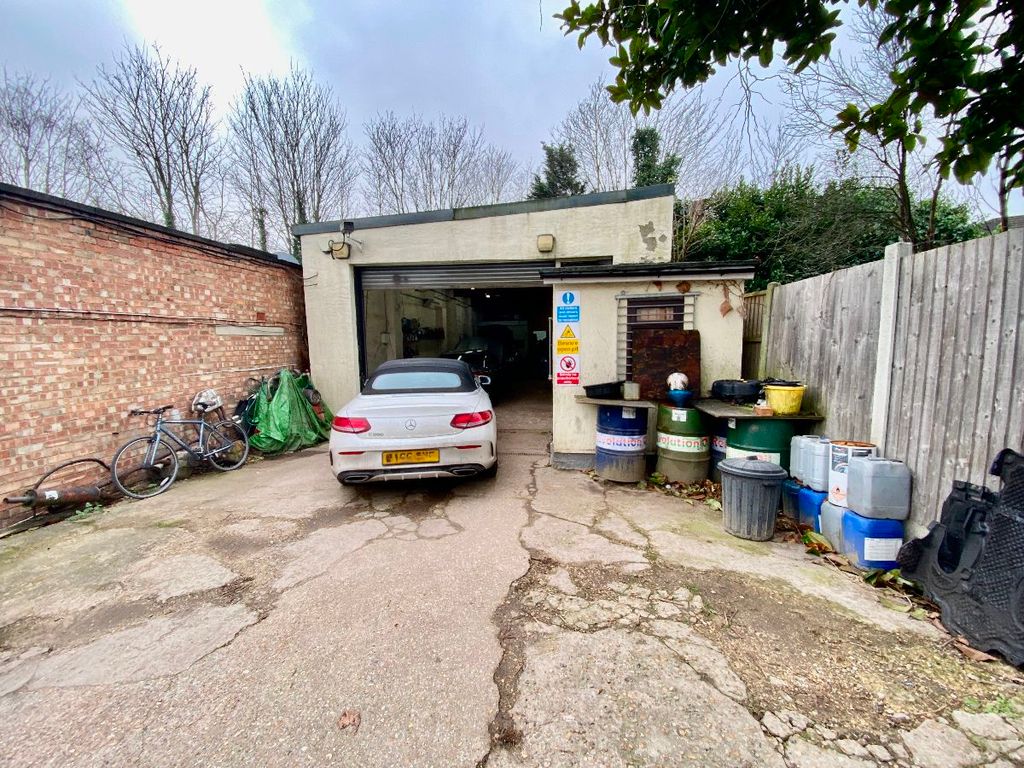 Property photo 2 of 3