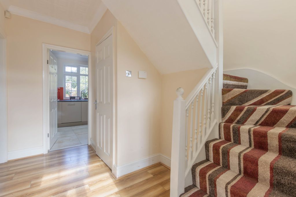 Property photo 2 of 21 167 Highfield Road 13