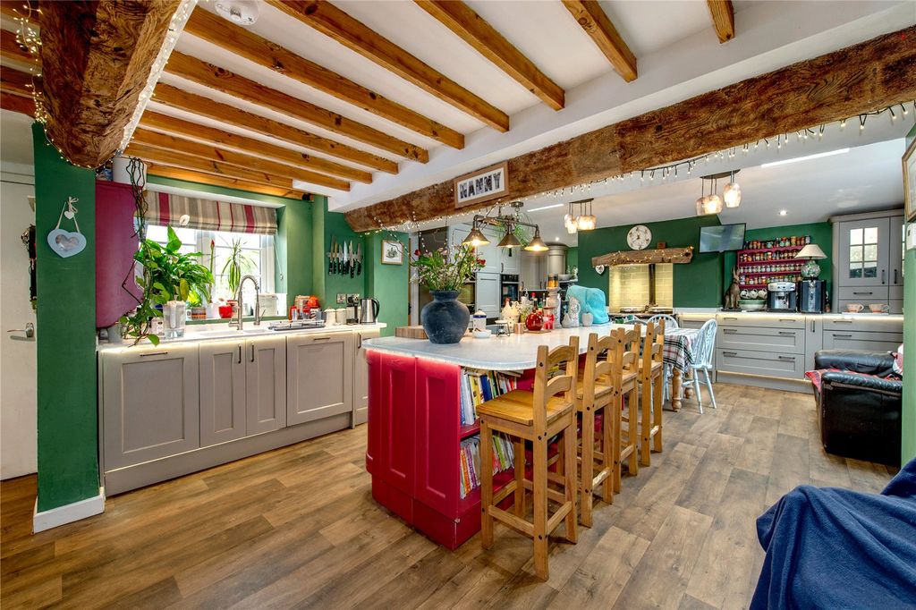 Property photo 2 of 25 Picture No. 10