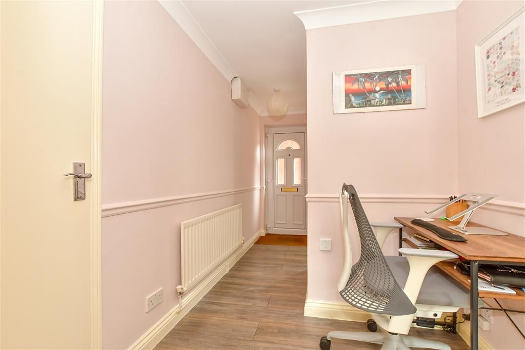 Property photo 3 of 11 Hallway