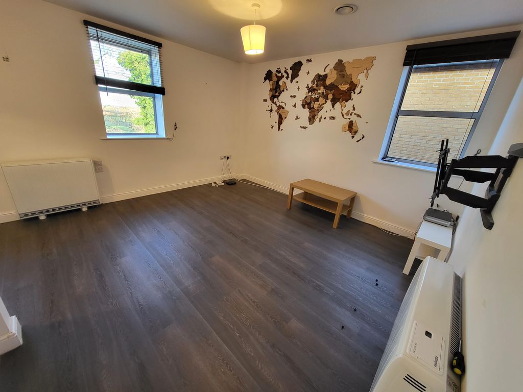 Property photo 3 of 11 Living Room