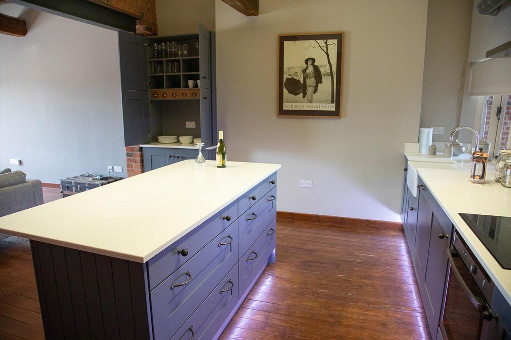 Property photo 2 of 6 Kitchen