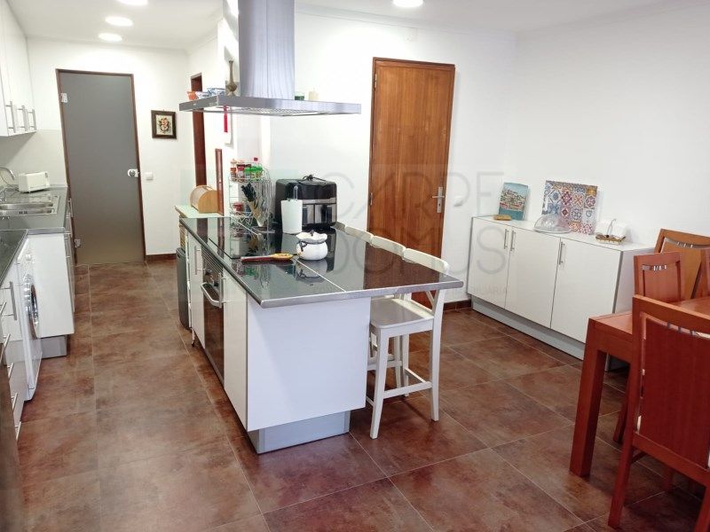 Property photo 2 of 33