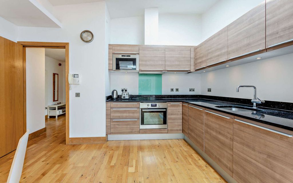 Property photo 1 of 11 Kitchen