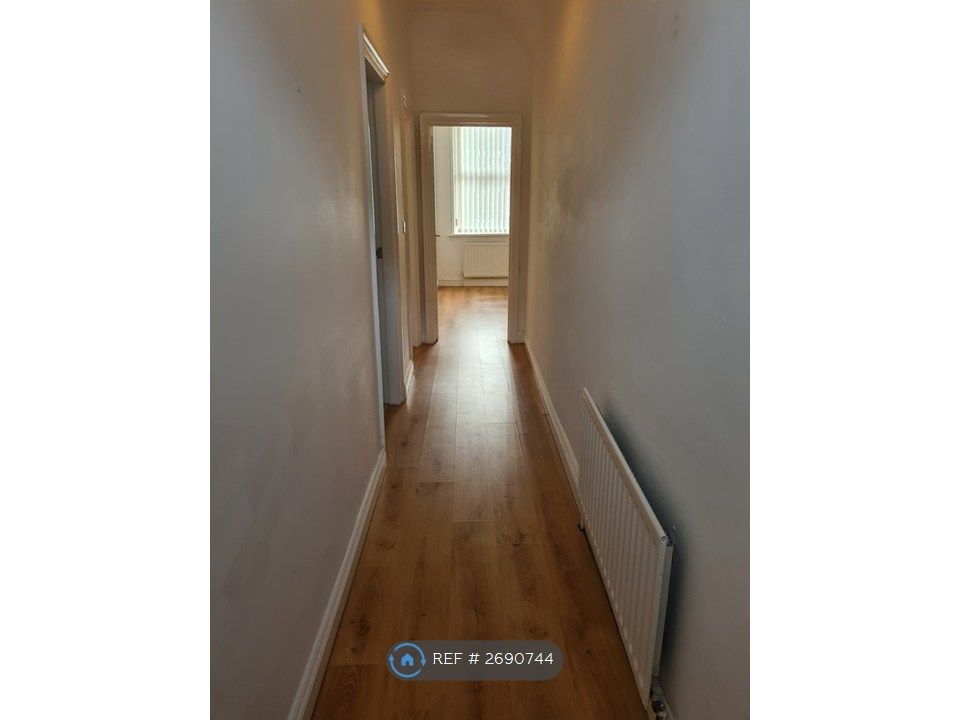 Property photo 3 of 18 Hallway