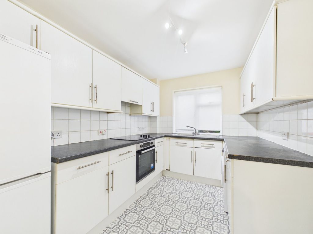 Property photo 3 of 8 Kitchen