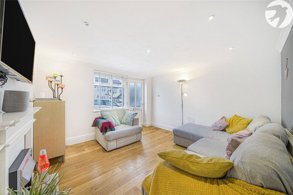 Property photo 3 of 30 Living Room