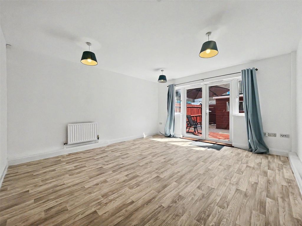 Property photo 3 of 18 Living Room