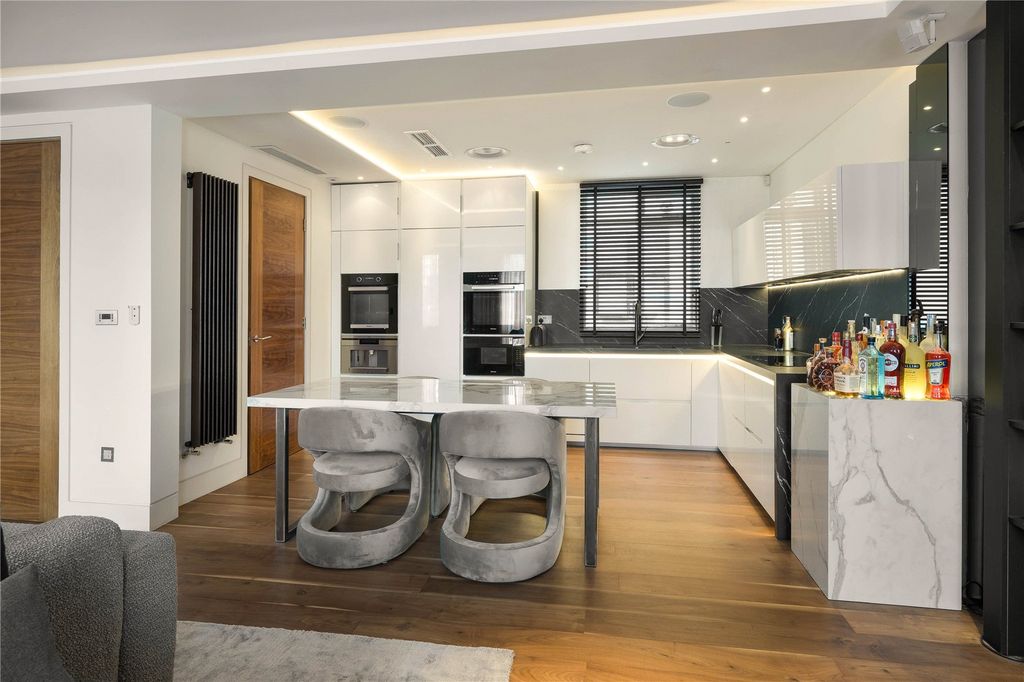 Property photo 3 of 16 Kitchen / Dining