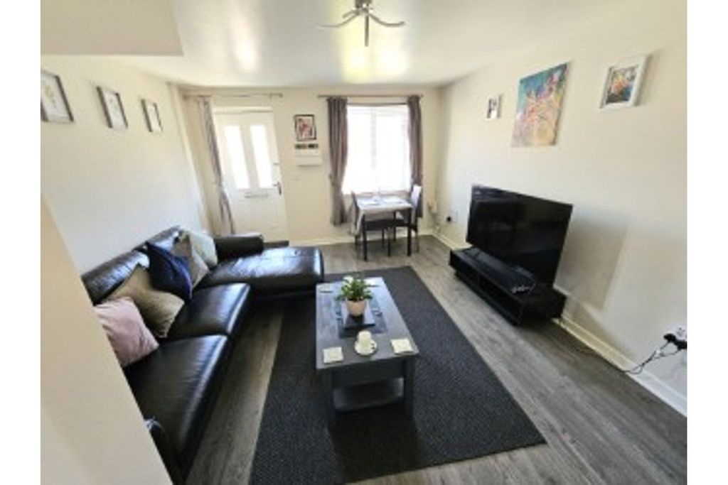 Property photo 3 of 18 Living Room