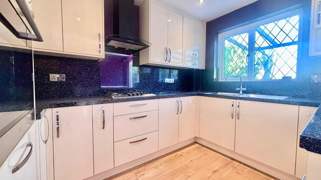 Property photo 3 of 7 Picture No. 05