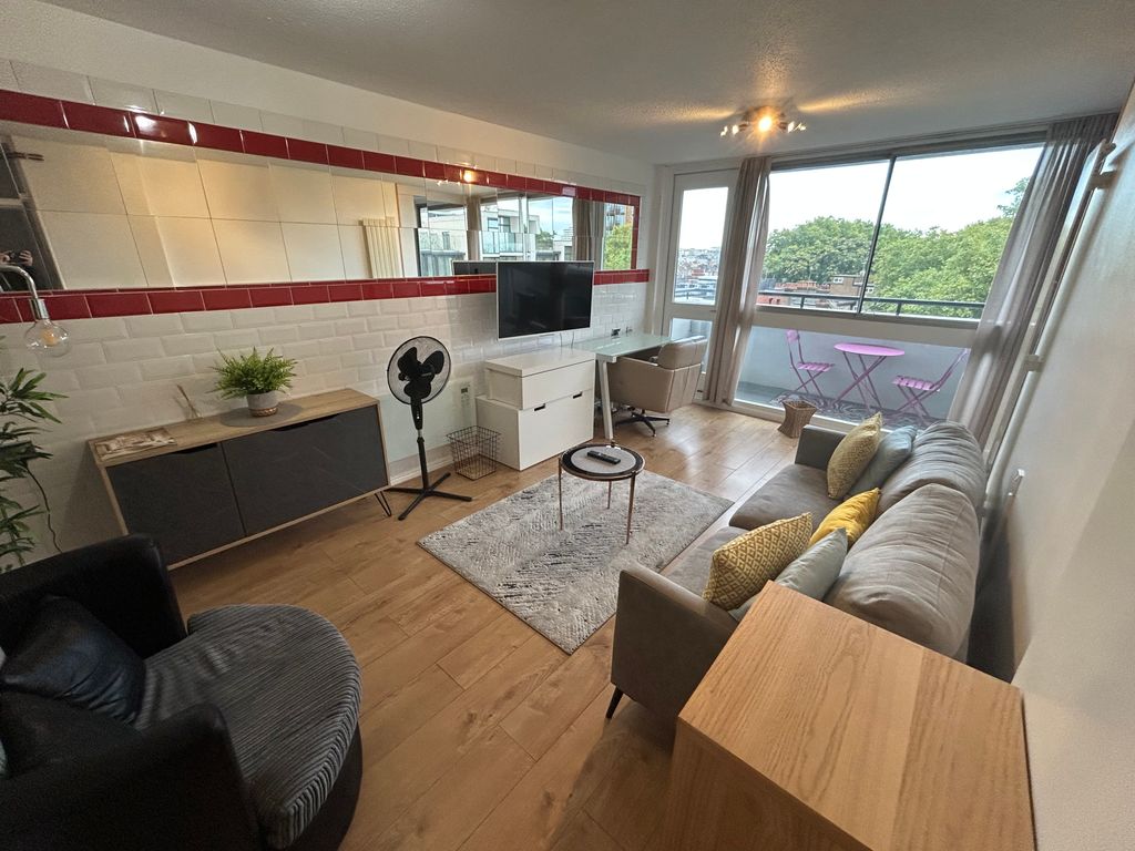 Property photo 3 of 11