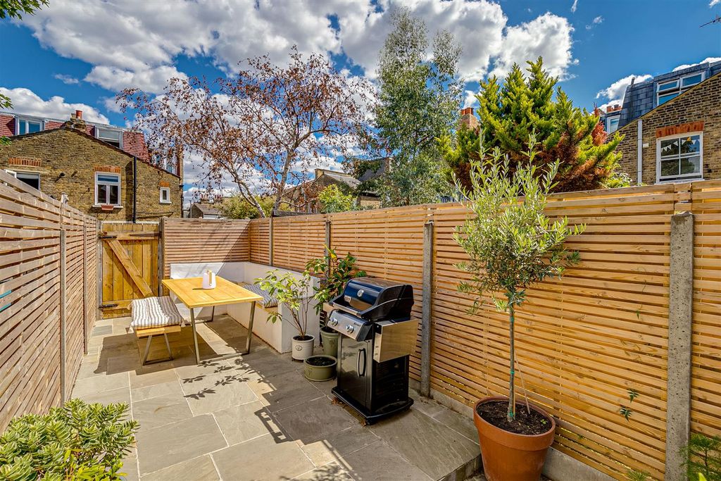 Property photo 3 of 10 Garden