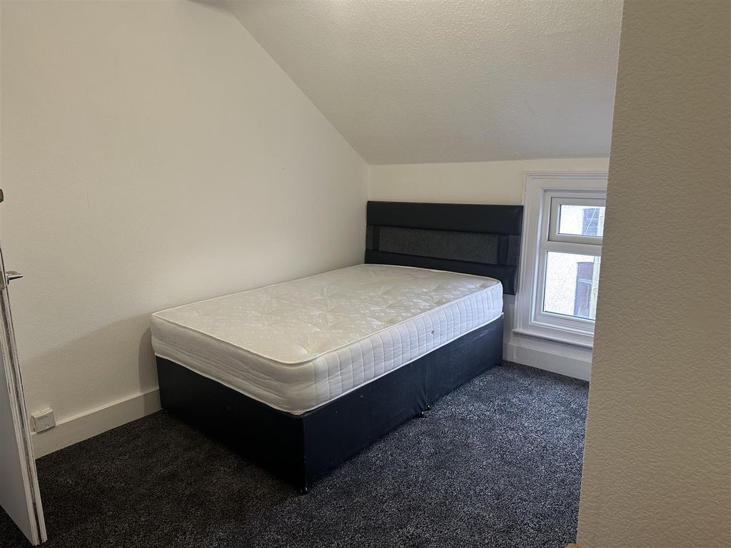 Property photo 2 of 5 Room 4.Jpg