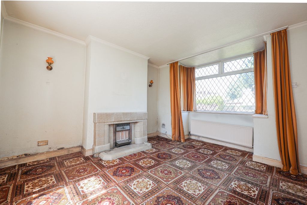 Property photo 2 of 18 5204342
