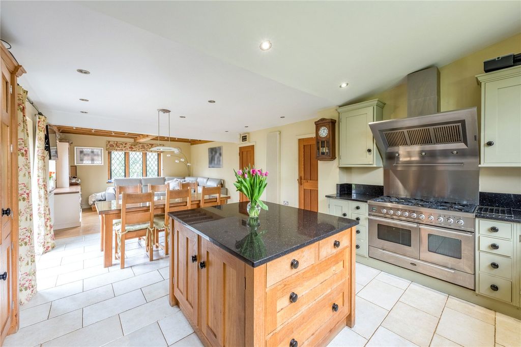 Property photo 3 of 12 Kitchen