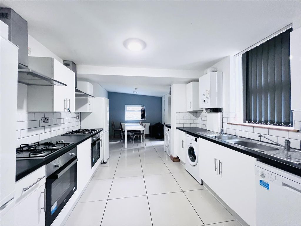 Property photo 2 of 15 Kitchen