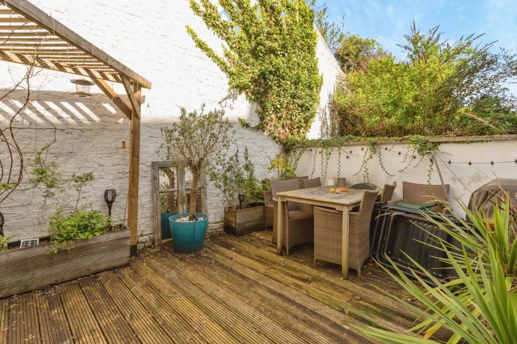 Property photo 3 of 15 Photo 6