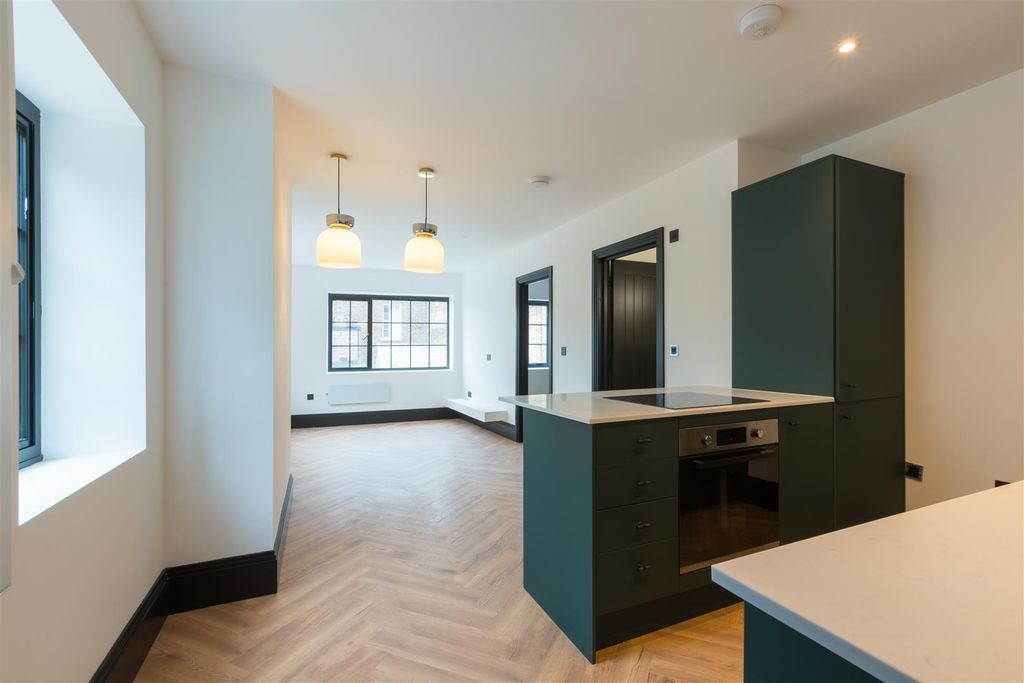Property photo 1 of 9 Andy HMO -62.Jpg
