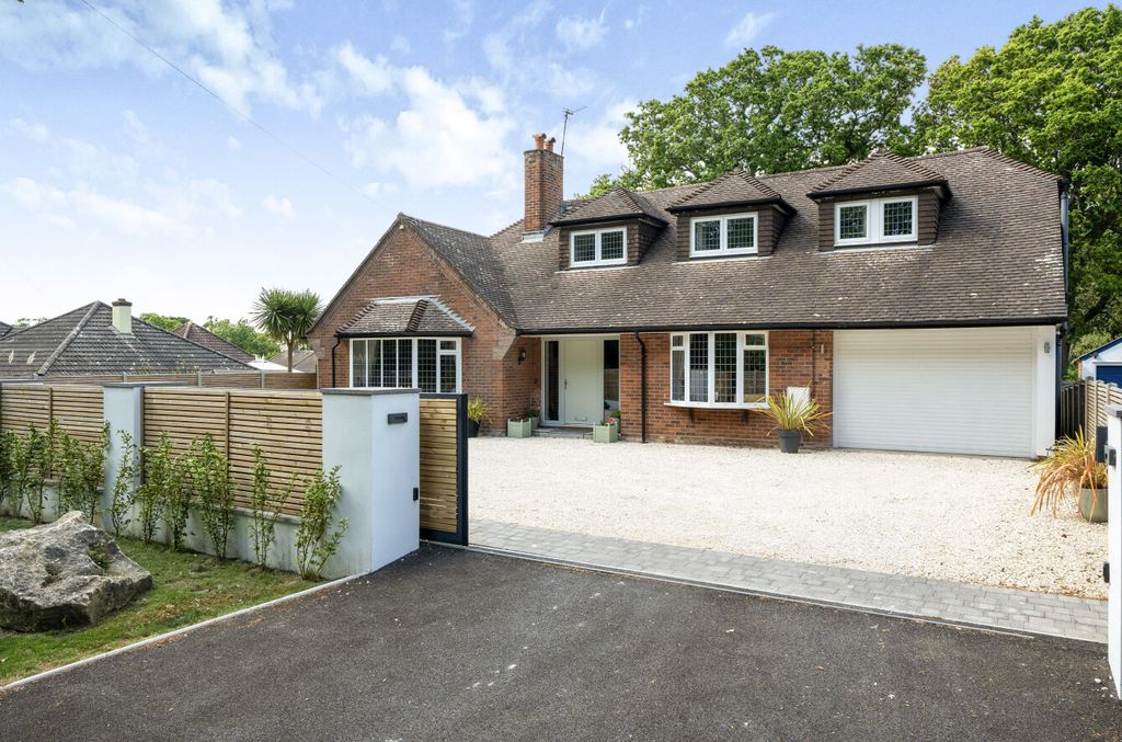 Property photo 2 of 32
