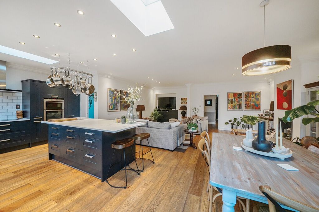 Property photo 2 of 24 Picture No. 11