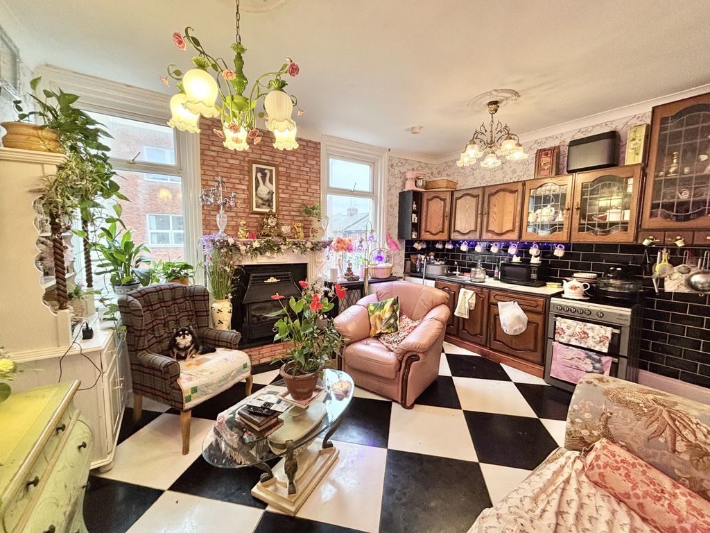 Property photo 3 of 13