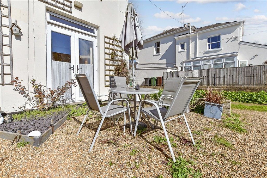 Property photo 2 of 9 Communal Gardens ::