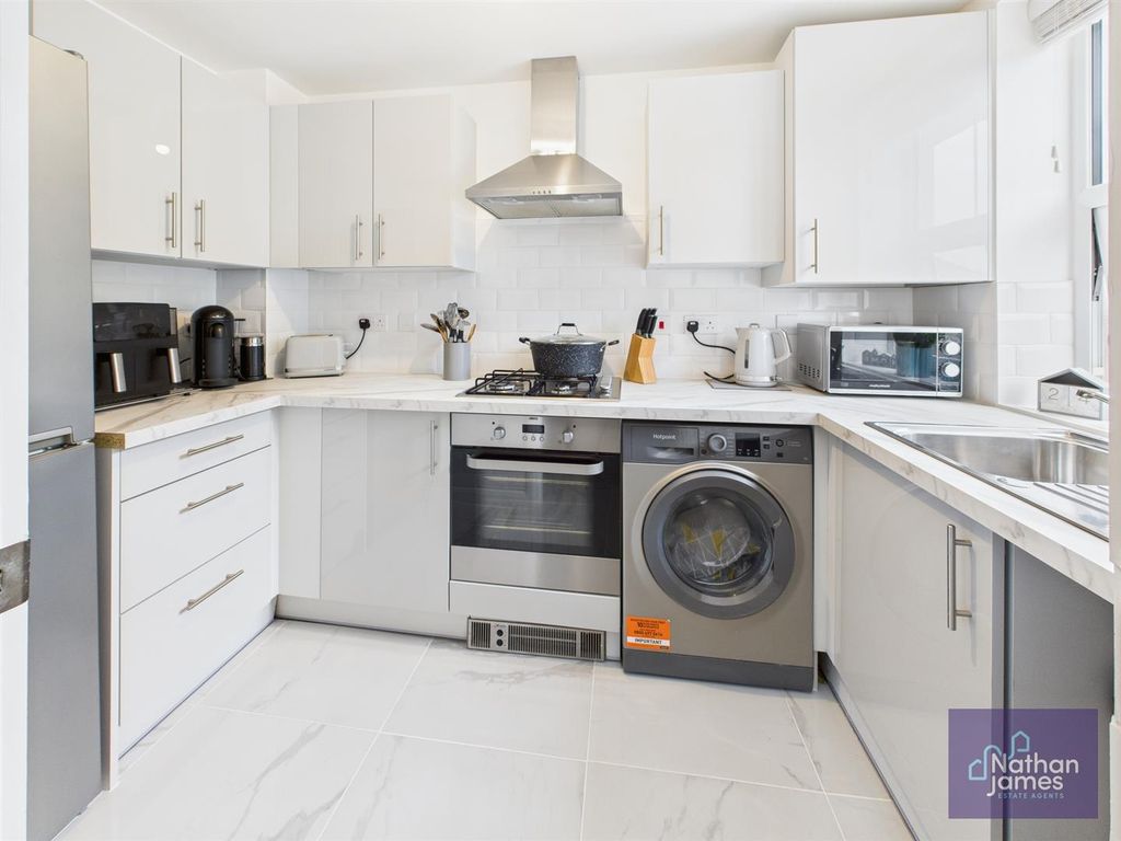 Property photo 3 of 14 Kitchen