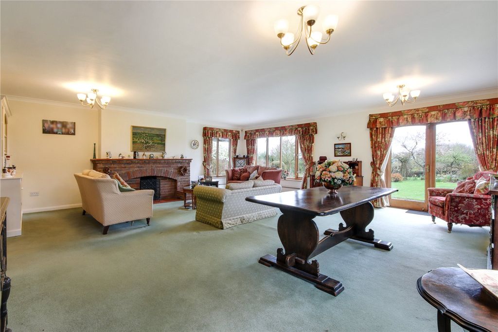 Property photo 2 of 15 Sitting Room