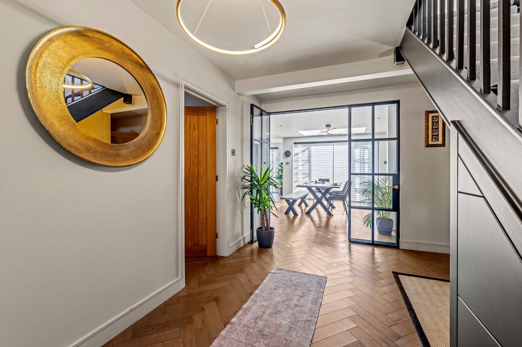 Property photo 2 of 16 Entrance Hallway