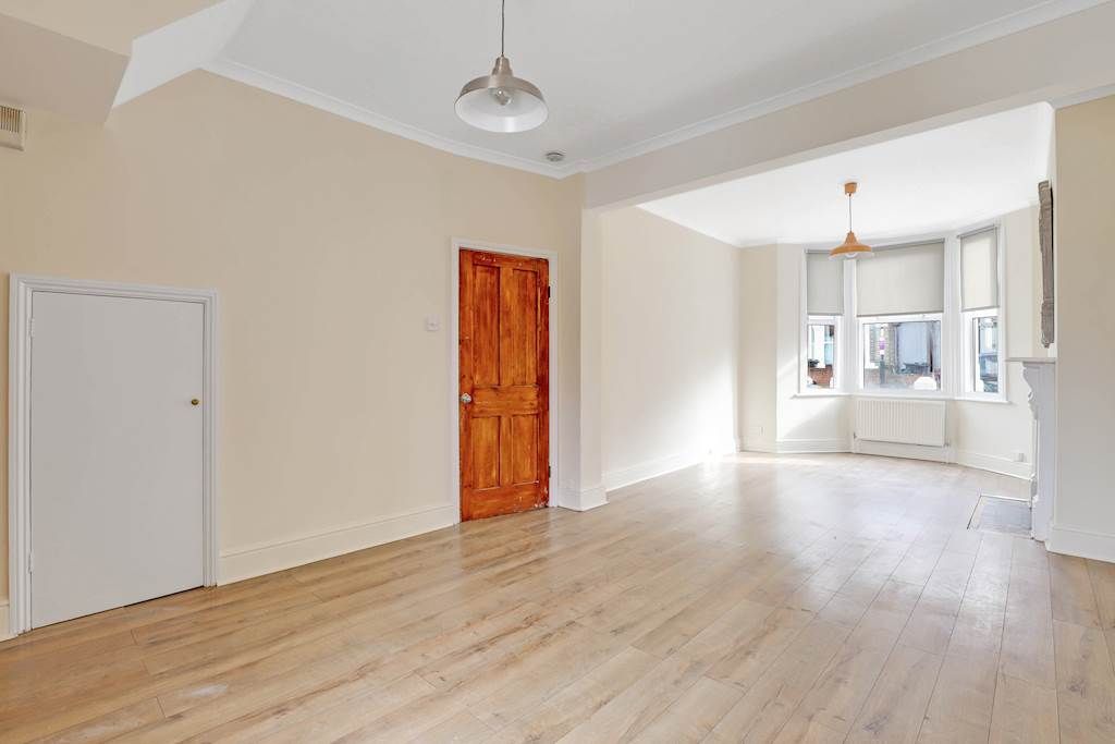 Property photo 3 of 9 13-Cf41Jhhgll - 12 Thirsk Road - 10-Small