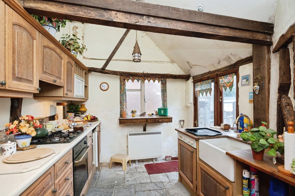 Property photo 3 of 19 Kitchen