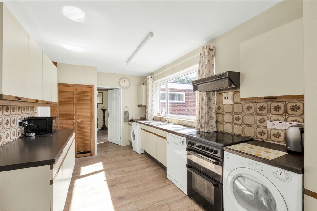 Property photo 2 of 12 Wheathampstead-Road-00005.Jpg